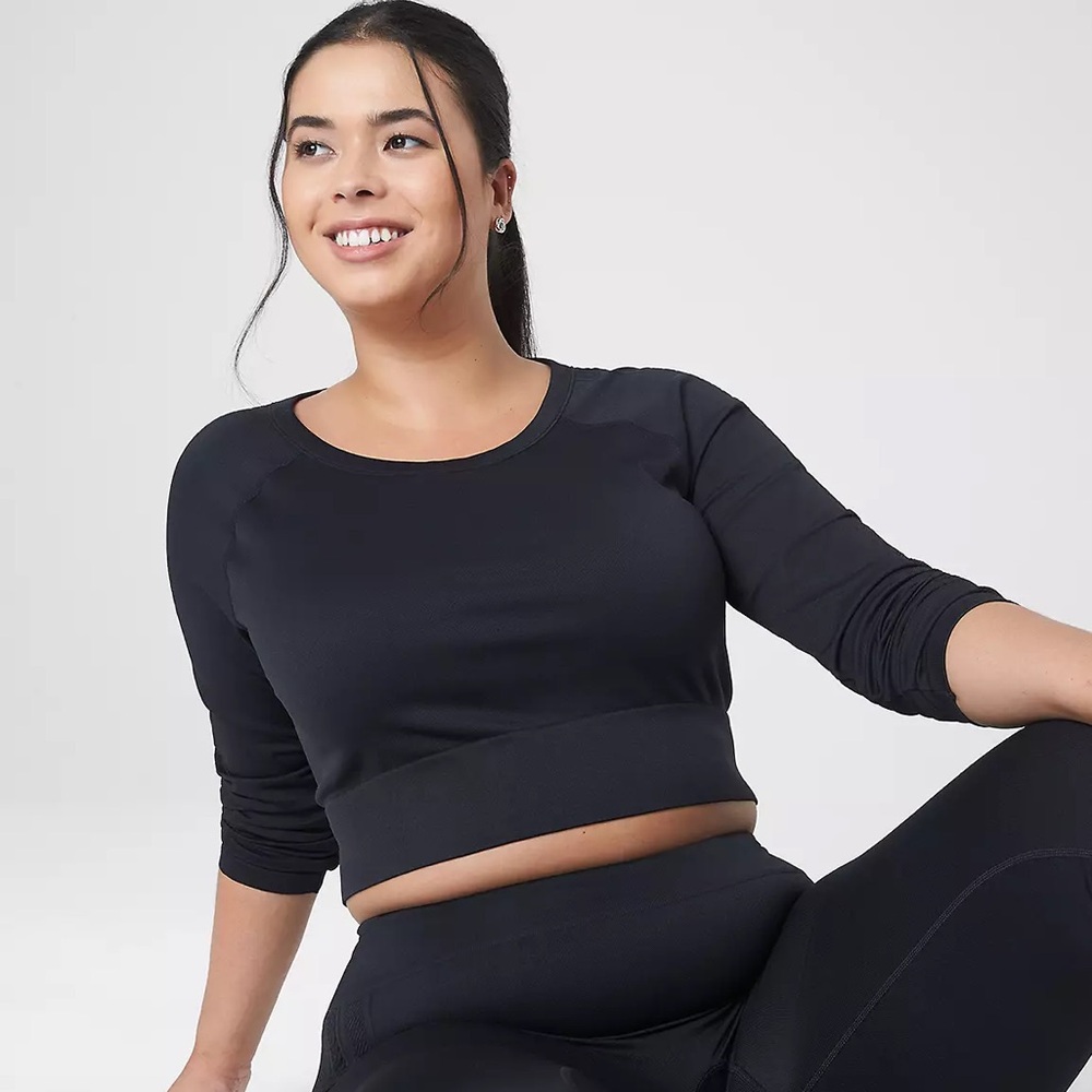 NEW LIVI Lane Bryant Seamless Fitted Sleeve Detail Crop Tee Size 18/20 Black